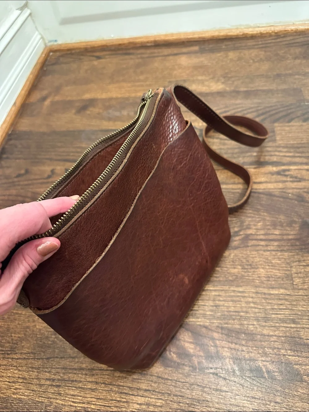 Unisex Brown Leather Messenger Crossbody Bag